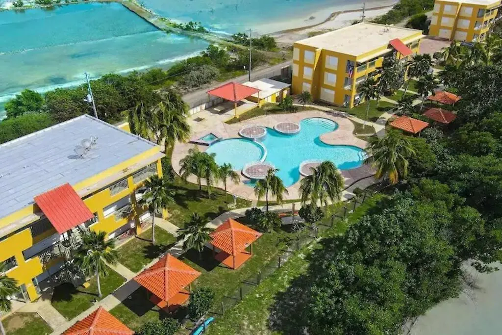 Playas Del Caribe contacts